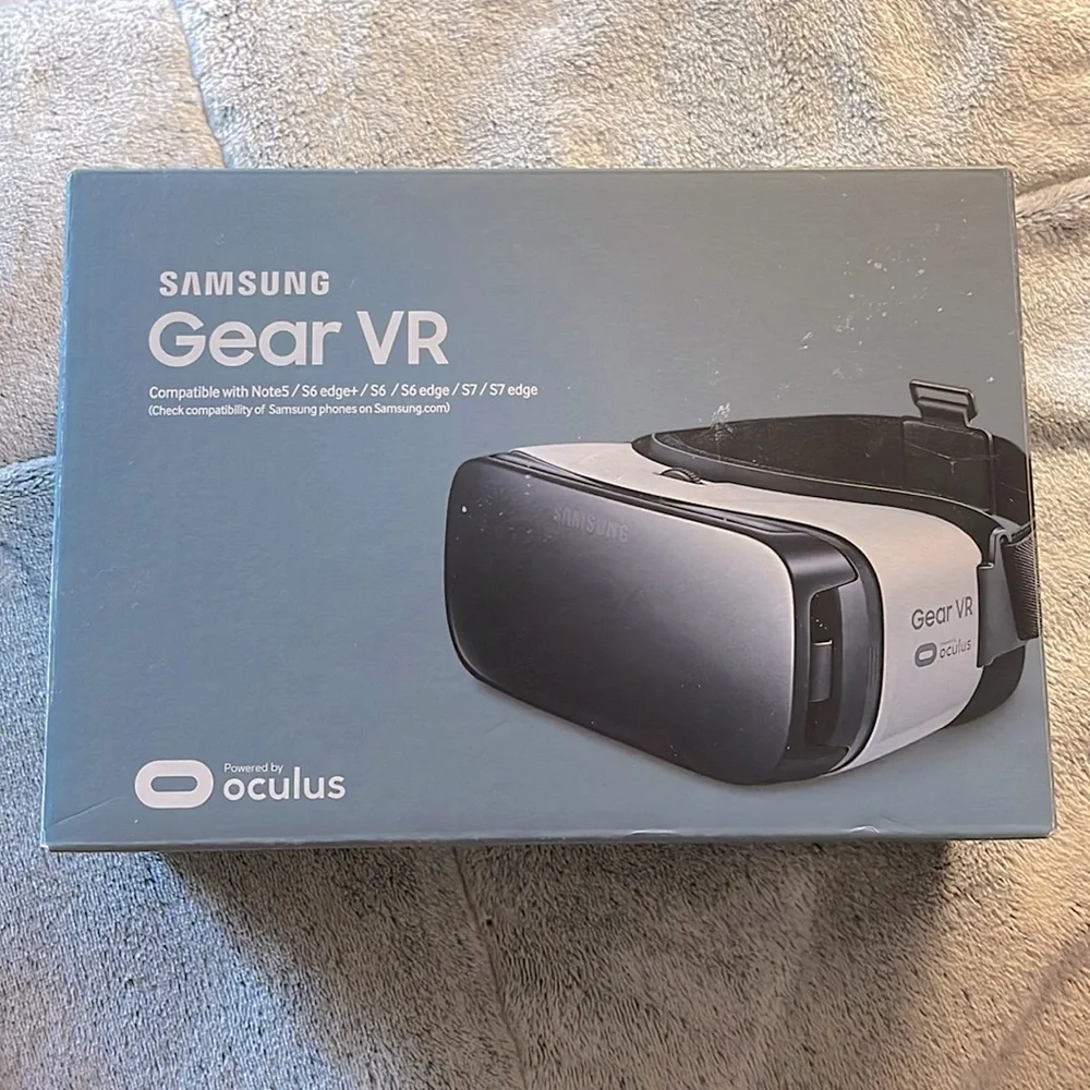 🥽NIB Samsung Gear VR